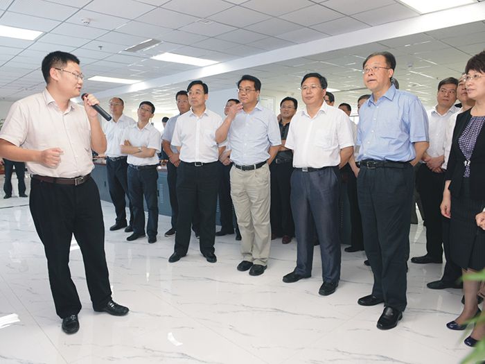 安徽省委常委、合肥市委书记吴存荣，合肥市党政代表团一行莅临我集团参观考察